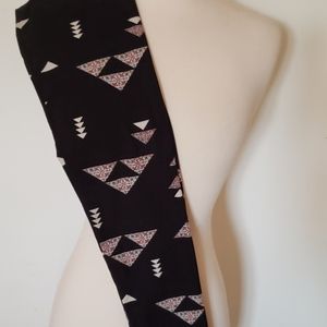 LuLaRoe OS Triangle Leggings